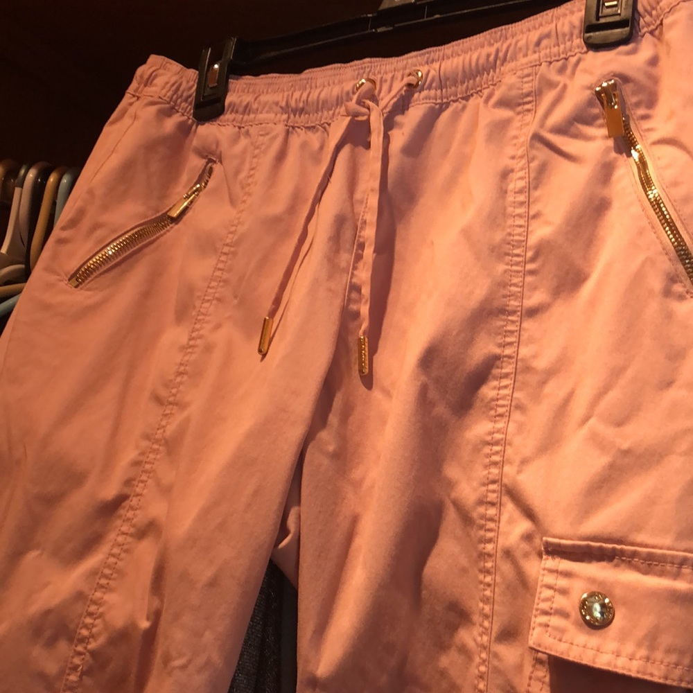 Jaanuu size medium nurse’s jogger pants. Dusty rose. Brand new scrubs w/o tags.